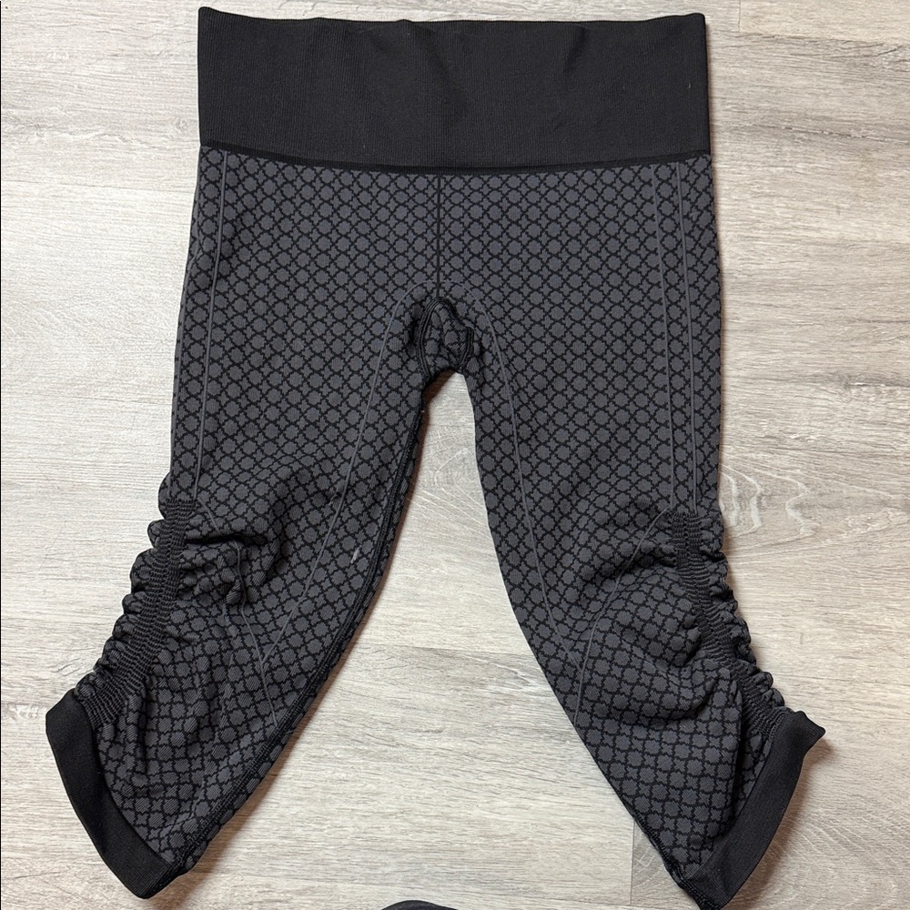 Lululemon Athletica Black Ruched Capris
